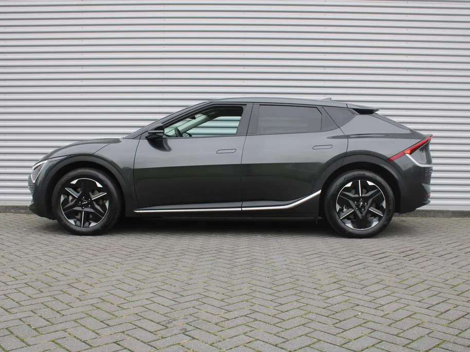 Kia EV6 Air 84 kWh | Stuur-/stoelverwarming | Camera | Cruise adapt. | Telefoonlader | Clima | Navi | 19' LM | LED | Apple Carplay/Android Auto |