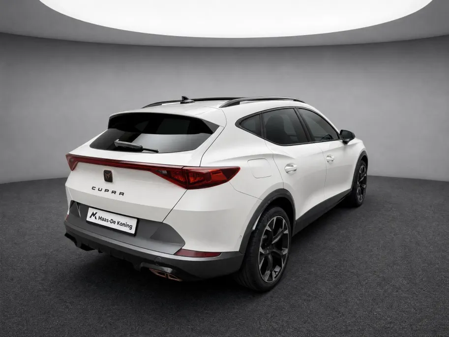 CUPRA Formentor 1.4 245pk DSG e-Hybrid VZ Performance · Panoramadak · Camera · Trekhaak · Apple/Android Car Play · Navigatie · Stoelverwarming · 19'' Inch ·