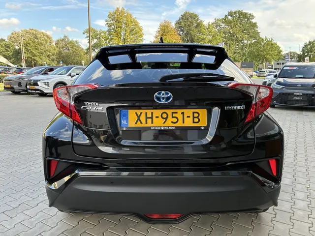 Toyota C-HR 1.8 Hybrid Dynamic | Trekhaak | Stoelverwarming | PDC v/a |