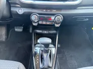 Kia Stonic 1.0 T-GDi MHEV DynamicPlusLine | Automaat | Cruise Control | Climate Control | Stoelverwarming | Stuurverwarming | Camera | Privacy Glass |