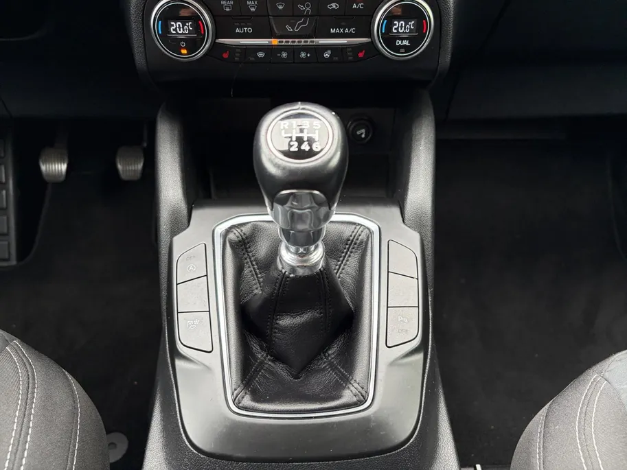 Ford Kuga 1.5 EcoBoost Titanium 150PK | Trekhaak (1800kg trekgewicht) | Navigatie | Parkeersensoren | Privacy Glass | Winter Pack