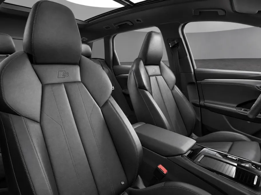 Audi Q6 e-tron S edition 83 kWh 252 PK · Glazen panoramadak · Trekhaak elek. wegklapbaar · Optiekpakket zwart