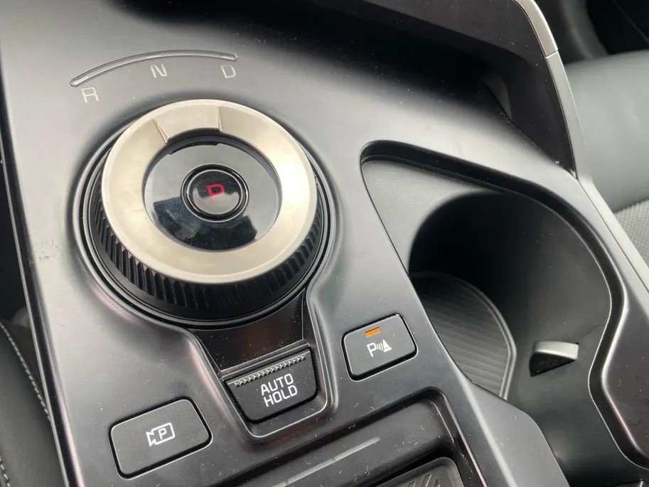 Kia EV6 Light Edition 63 kWh | VOORRAAD VOORDEEL NU €42.950,- | Direct leverbaar | Stoel+Stuur verwarming | Climate control | Navigatie | Parkeer camera achter | Parkeer sensoren voor en achter
