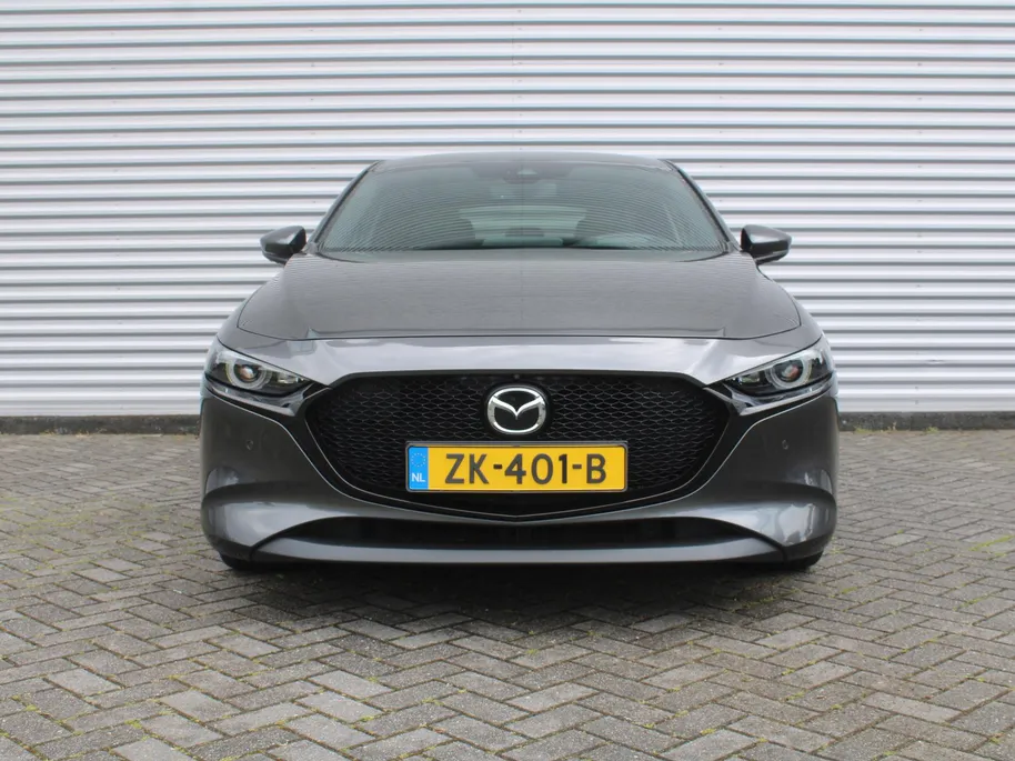 Mazda 3 2.0 e-SkyActiv-G M Hybrid 122 Luxury | Trekhaak | Stuur-/stoelverwarming | Leer | 360 Camera | Stoelgeheugen | 18' LM | HUD | LED | Cruise adapt. |