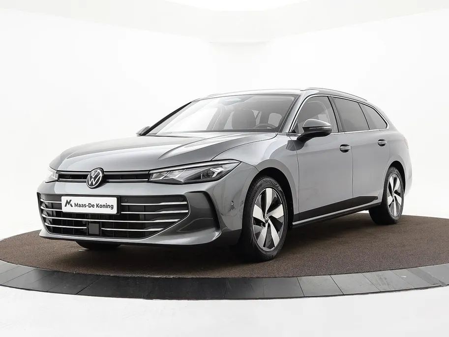 Volkswagen Passat Variant 1.5 eTSI 150pk DSG Elegance Business · Camera · Wegklapbare Trekhaak · Apple/Android Car Play · Dodehoeksensoren · P-Sensoren · 17'' Inch · Garantie t/m 18-06-2028 of 100.000