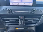 Ford Focus 1.0 EcoBoost Hybrid ST Line Stoel/stuur/voorruitverwarming | Achteruitrijcamera | Apple/Android Carplay | Parkeersensoren |