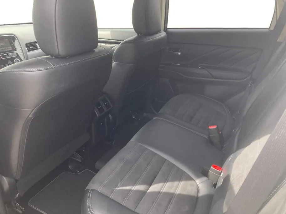 Mitsubishi Outlander 2.4 PHEV Intense S | 1ste Eigenaar! | Dealer onderhouden