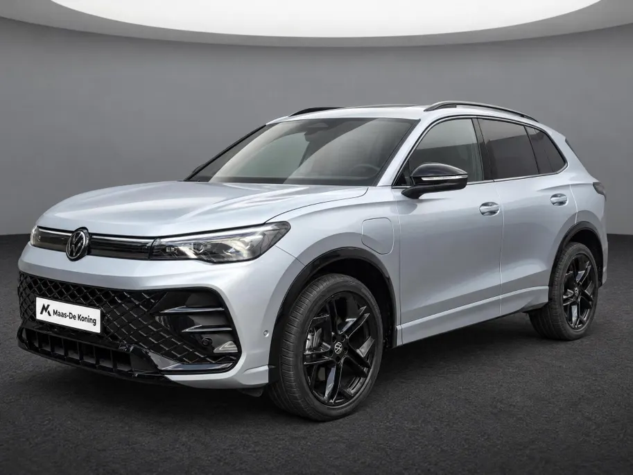 Volkswagen Tiguan 1.5 eHybrid 204pk DSG R-Line Business · Camera · Stuur- & Stoelverwarming · Dodehoeksensor · 20'Velgen · Apple/Android Car Play · Garantie t/m 30-09-2030 of 100.000km
