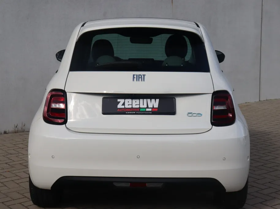 Fiat 500e 3+1 La Prima 42 kWh | Pano | Winter | JBL | 17'