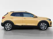 Kia Stonic 1.0T MHEV GT-PlusLine | Schuifdak | Stoel en stuurverwarming | Navigatie | Camera | Climate control | Cruise control | Getinte ramen achter | Parkeersensoren voor en achter |