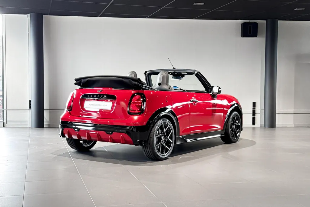MINI Cooper Cabrio 2.0 Cooper C John Cooper Works