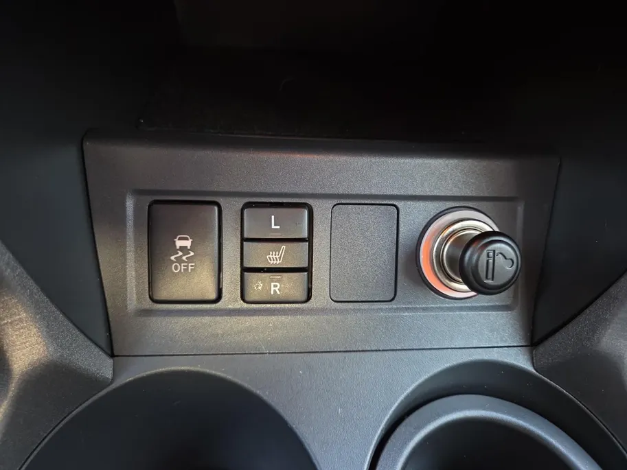 Toyota RAV4 2.0 VVTi Executive Business | Automaat | Cruise Control | Camera | navigatie | Stoelverwarming | 100% Onderhouden | 12 Maanden BOVAG Garantie | NAP