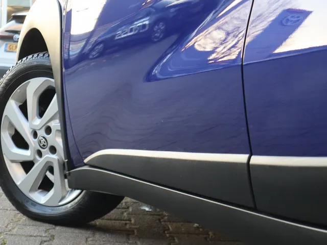 Toyota Aygo X 1.0 CVT Pulse Bi-tone Automaat | AllSeasons | Stoelverwarming