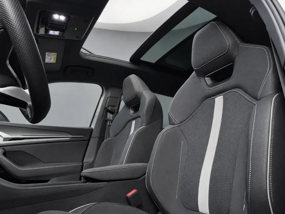 Škoda Kodiaq 1.5 TSI 204pk DSG PHEV Sportline Business · Panoramadak · Camera · Wegklapbare Trekhaak · Elek. Voorstoel · 19'' Inch · Garantie t/m 22-06-2030 of 100.000km
