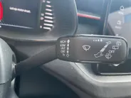 Škoda Kamiq 1.5 TSI Sport Business 150PK AUTOMAAT |Stoelverwarming| Climate control| Cruise Control| Parkeersensoren v+a| Achteruitrijcamera| Sportstoelen| Digitaal dashboard| Super strakke auto!