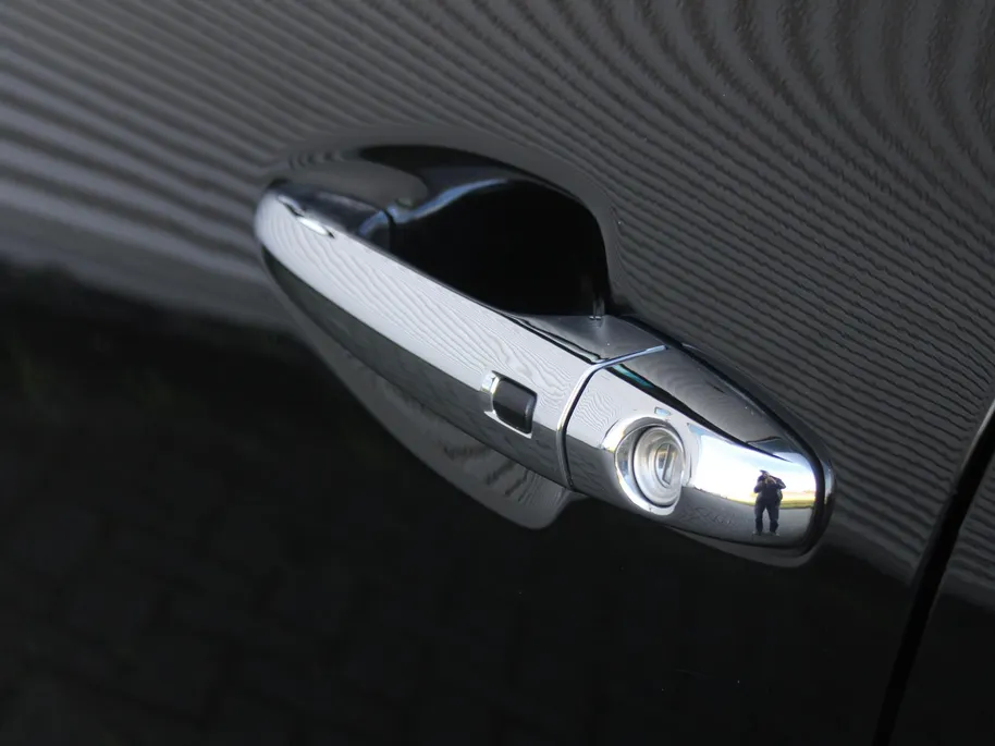 Kia e-Niro ExecutiveLine 64 kWh | Trekhaak | Stuur-/stoelverwarming + ventilatie | Leer | 17' LM | Cruise adapt. | Dodehoek detectie | LED | JBL audio |