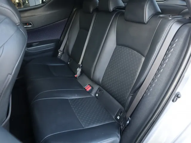Toyota C-HR 1.8 Hybrid Bi-Tone Trekhaak | Leder | Blindspot | Stoelverwarmin