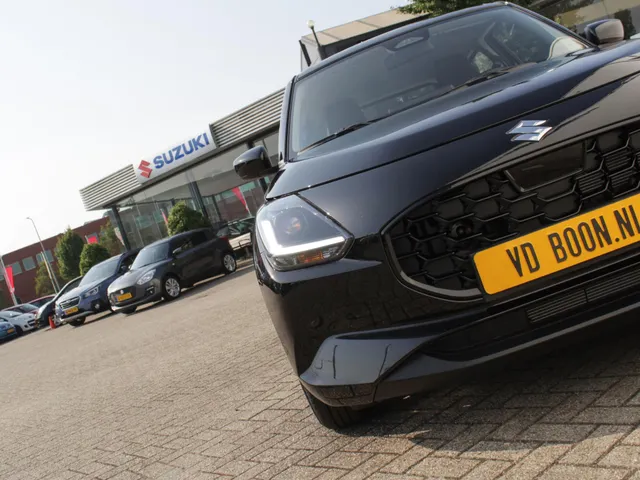 Suzuki Swift 1.2 Comfort Smart Hybrid | € 2200,- DEALERKORTING! | Alle kleuren leverbaar!