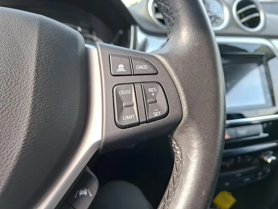 Suzuki Vitara 1.4 Boosterjet Stijl | 10 jaar garantie! | Volledig onderhouden | Hoge instap | Navigatie | Achteruit rij camera