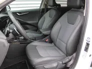 Kia Niro EV Edition 64.8 kWh | Stuur-/stoelverwarming | Camera | Cruise adapt. | Navi | 17' LM | Clima |