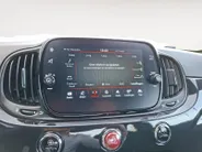 Fiat 500 Club | 1.0 Hybrid | Tech Pack | airco (automatisch) | Apple Carplay / Android Auto | Regensensor | 12 maanden Bovag garantie