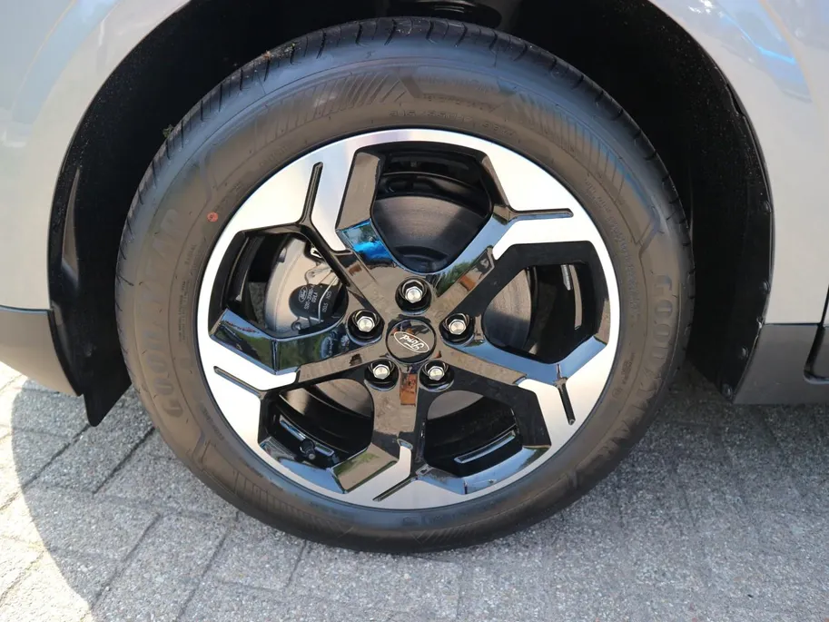 Ford E-Transit Courier Limited 44 kWh | TREKHAAK | NAVI | WINTERPACK |