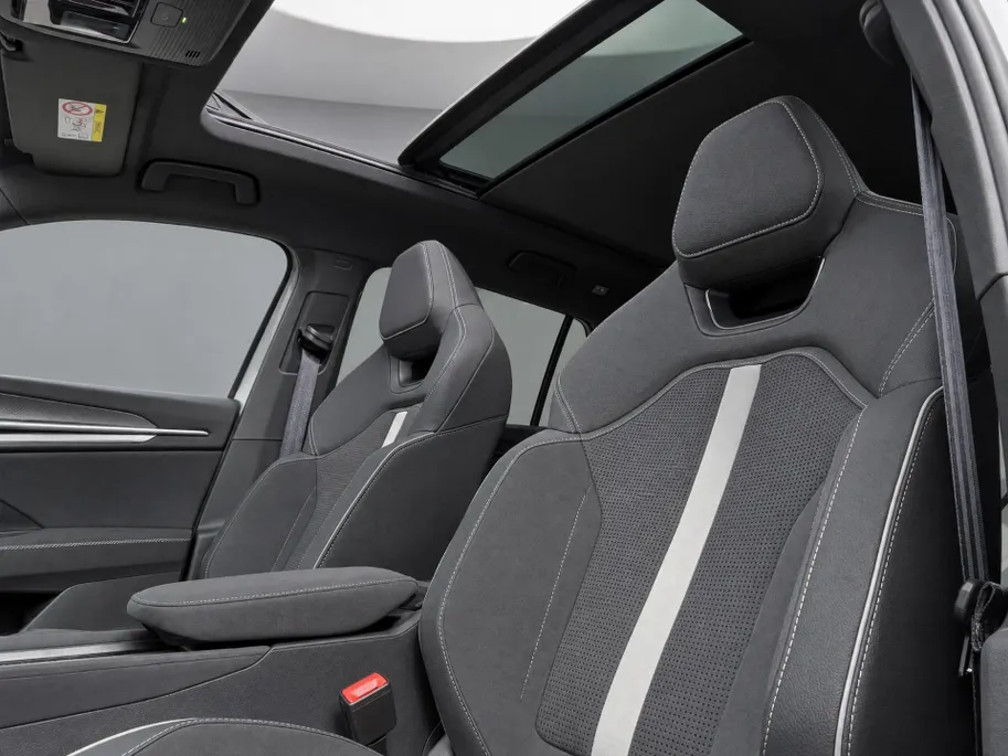 Škoda Kodiaq 1.5 TSI 204pk DSG PHEV Sportline Business · Panoramadak · Camera · Wegklapbare Trekhaak · Elek. Achterklep · Elek. Voorstoel · 19'' Inch · Garantie t/m 06-07-2030 of 100.000km