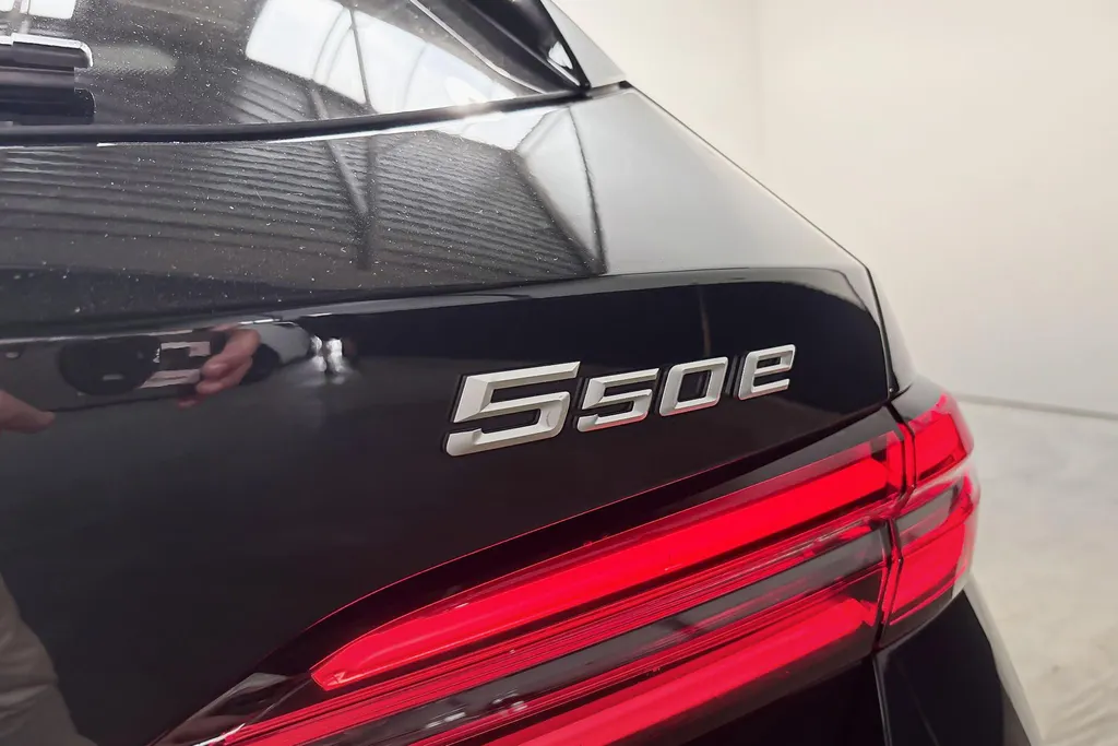 BMW 5 Serie Touring 550e xDrive