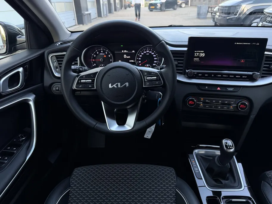 Kia XCeed 1.0 T-GDi DynamicLine | Trekhaak | Achteruitrijcamera | Parkeersensoren achter | Apple/Android Carplay | Navi | Climate Control | LMV