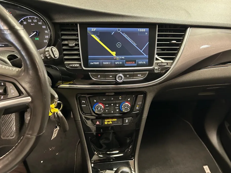 Opel Mokka X 1.4 Turbo 120 Jaar Edition | All-Seasonbanden | Apple Carplay / Android Auto | Parkeersensoren Voor + Achter | Camera Achter | Lichtsensor | Cruise Control | 17' Lichtmetalen Velgen