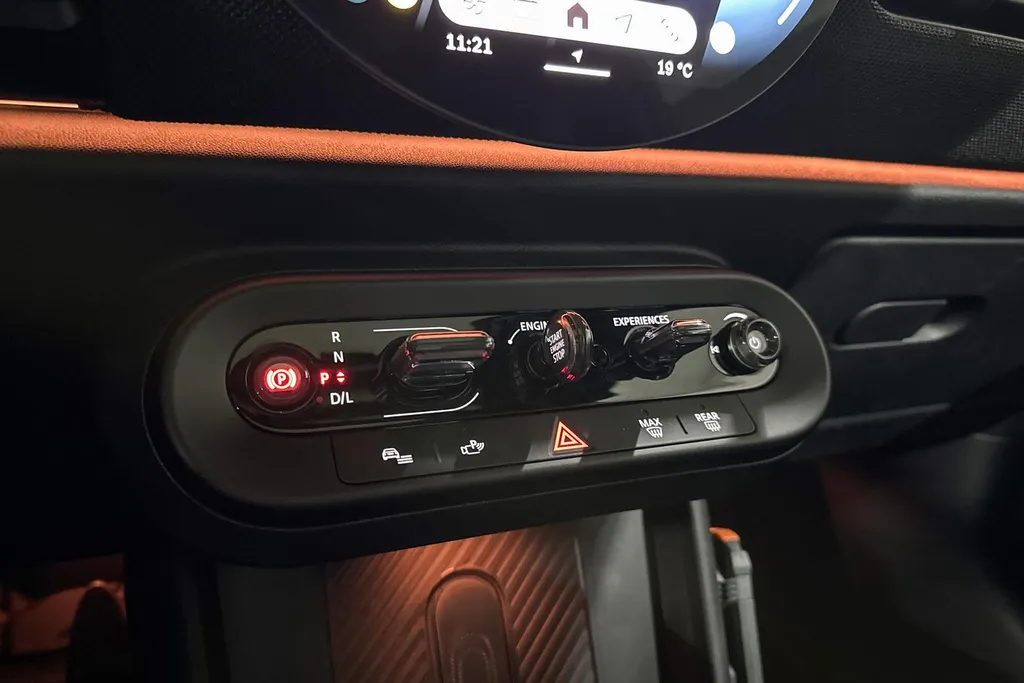MINI Cooper 3-deurs C Favoured