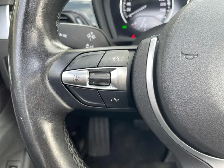 BMW X1 sDrive20i High Executive *Automaat*Navi*Camera*Schuif/kanteldak*Climate Control*Stoelverwarming*Lederen bekleding*LM. Velgen*Zeer nette auto!