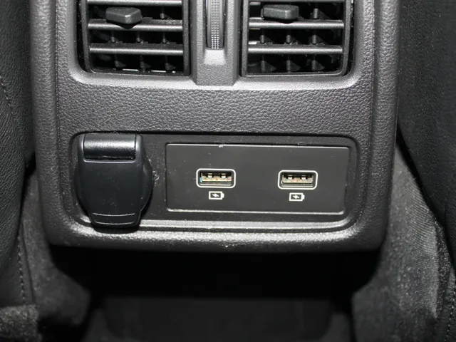 Renault Captur 1.3 TCe 130 AUT Intens | Climat Control | Trekhaak | Camera | Cruise