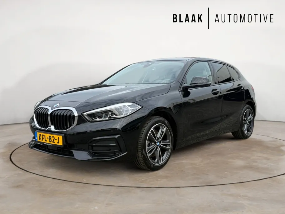 BMW 1 Serie Limousine 118i Sport Line Apple/Android draadloos | Automaat | Climate Con