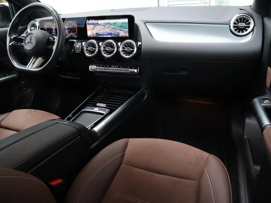 Mercedes-Benz GLA 180 AMG Line l Keyless l Achteruitrij camera l Stoelverwarming