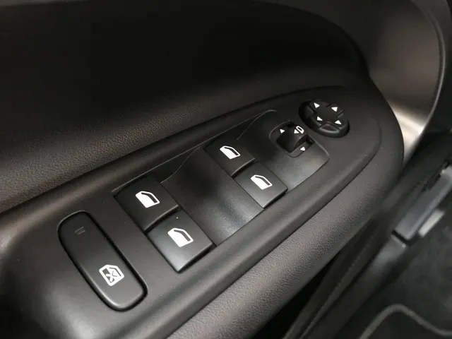 Jeep Avenger 1.2 e-Hybrid Summit