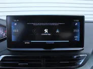 Peugeot 3008 1.2 PureTech GT | Trekhaak | Stoelverwarming | Cruise adapt. | Camera | Dodehoek detectie | 18' LM | Navi | Clima |