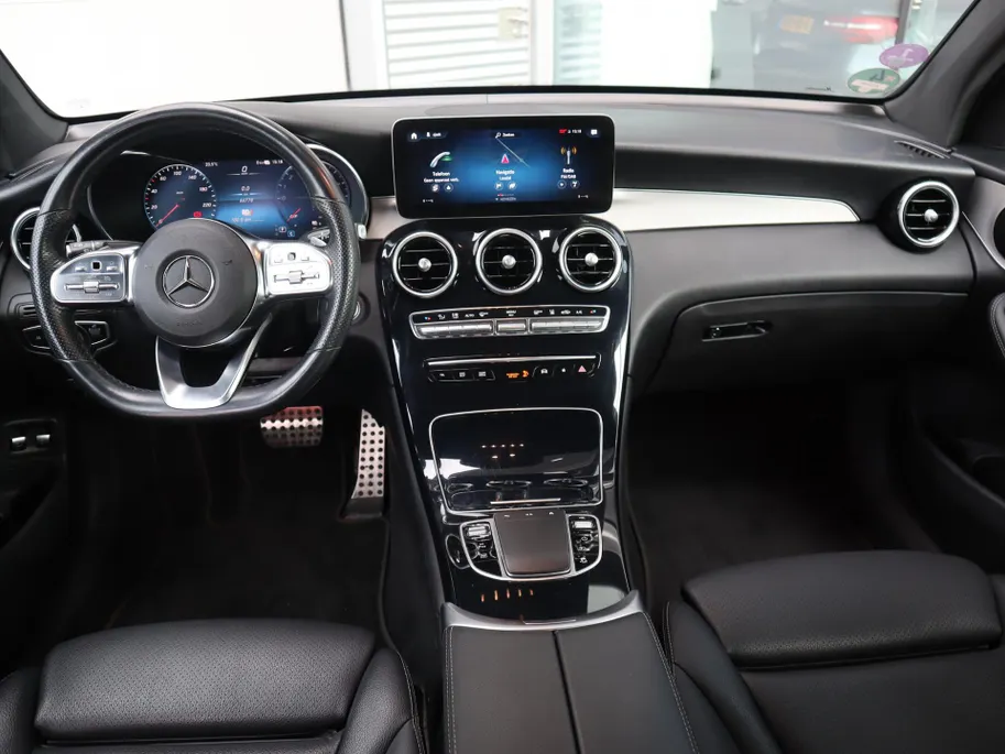 Mercedes-Benz GLC Coupé 300e 4MATIC Business Solution AMG l Trekhaak l Stoelverwarming l Achteruitrij camera