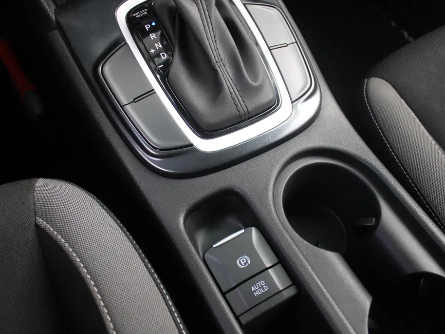 Hyundai Kona 1.6 GDI HEV Comfort | Trekhaak | Camera | 16' LM | Cruise adapt. | Navi | Apple Carplay/Android Auto | Clima | All seasons |