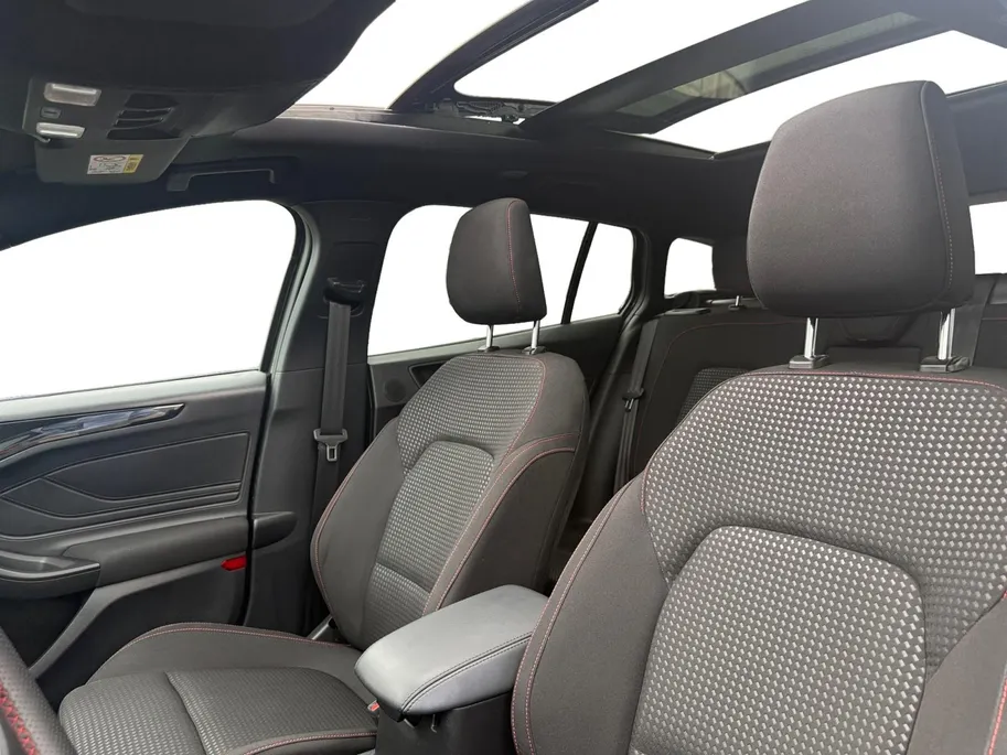 Ford Focus Wagon 1.0 EcoBoost Hybrid ST Line X | Panoramadak | Trekhaak afneembaar | Winterpakket | Adapt. Cruise Control | B&O | 12 maanden garantie