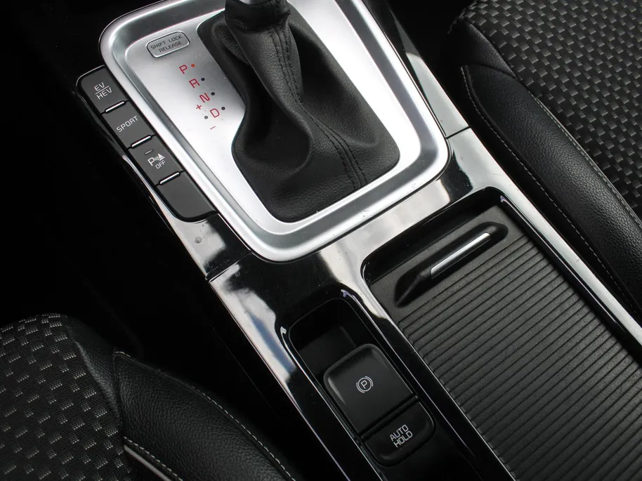Kia Ceed Sportswagon 1.6 GDI PHEV DynamicPlusLine | Trekhaak | Stuur-/stoelverwarming | Plug-in | 16" LM | Clima | Camera | Cruise adapt. | Navi | LED |