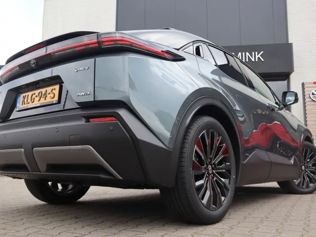 Toyota C-HR+ Executive AWD 77 kWh | Executive Plus Pack |