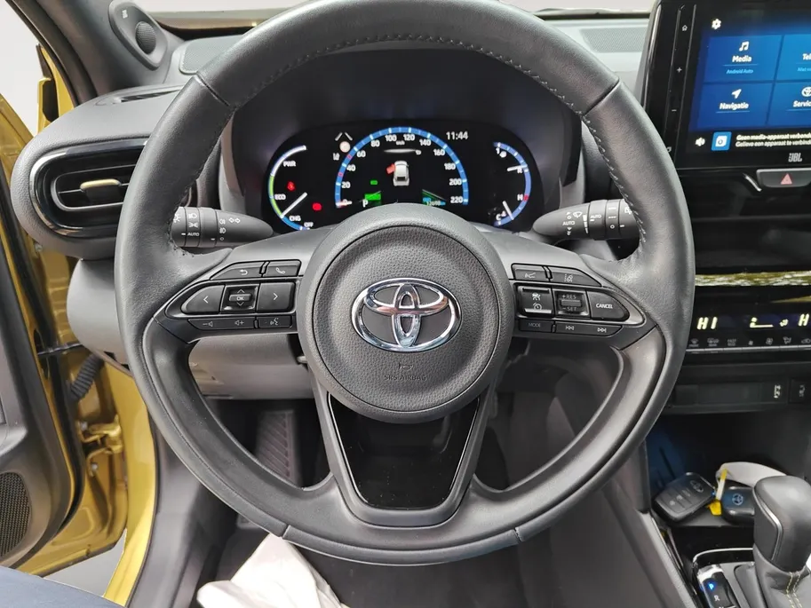 Toyota Yaris Cross 1.5 Hybrid Launch Edition | Slechts 12.000 km! | JBL Audio | Head-Up Display | Adaptieve Cruise Control | Camera | Keyless Entry | Stoel- & Stuurverwarming
