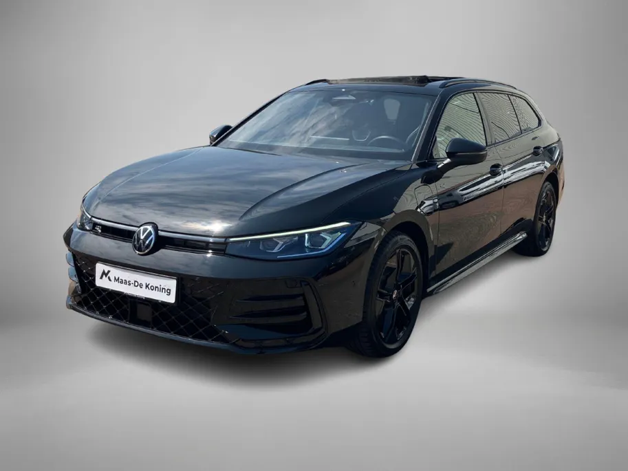 Volkswagen Passat Variant 1.5eHybrid 200kW/272PK R-Line Black Style DSG · Panoramadak · Navigatie · Trekhaak · Garantie t/m 12-03-2030 of 100000km.