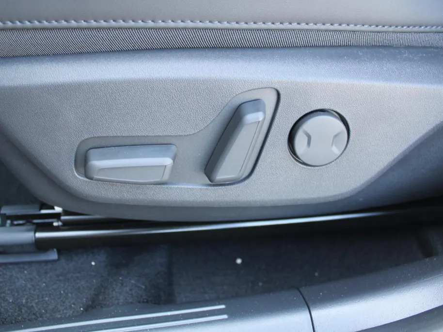 Kia Niro 1.6 GDi Hybrid DynamicPlusLine | Stuur-/stoelverwarming | Schuifdak | Elek. stoelverstelling + achterklep | Dodehoekdetectie | Camera | Telefoonlader | HK audio | LED |