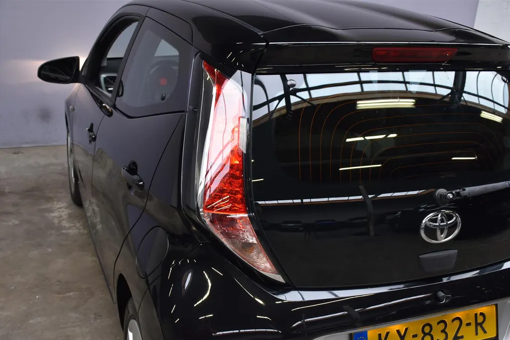 Toyota Aygo 1.0 VVT-i 69pk 5D x-play Cruise 24.000KM!