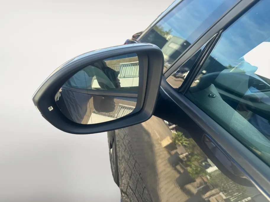 Volkswagen ID.3 First Max 58 kWh | Soh 93,6% | CarPlay | Camera | Stoel- & stuurverwarming | HUD |