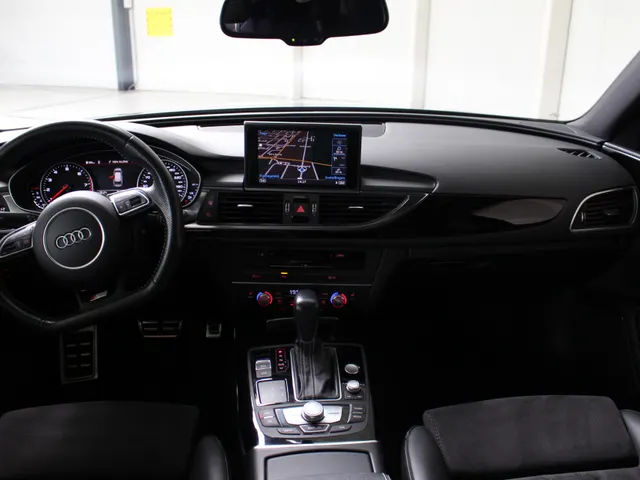 Audi A6 Avant 1.8 TFSI S-Line Sport Panoramadak | Stoelverwarming | DAB | Navigatie | Inklapbare buitenspiegels