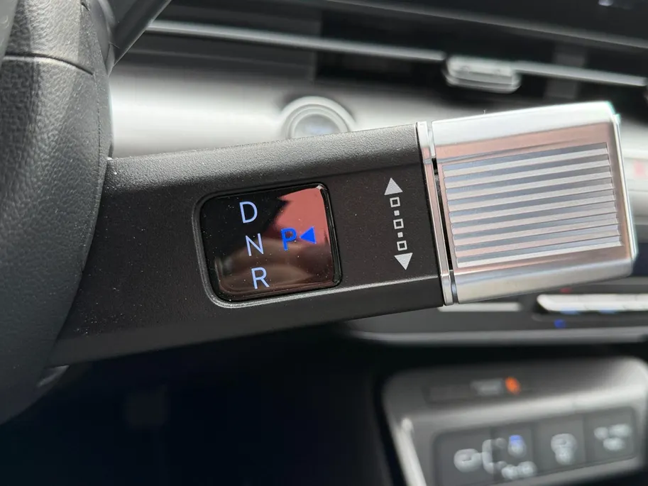Hyundai Kona 1.6 GDI HEV Comfort Smart | Navigatie| Stoel/Stuurverwarming| Elektrische achterklep| Achteruitrijcamera| Parkeersensoren v+a |