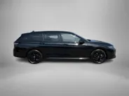 Volkswagen Passat Variant 1.5eHybrid 200kW/272PK R-Line Black Style DSG · Panoramadak · Navigatie · Trekhaak · Garantie t/m 12-03-2030 of 100000km.